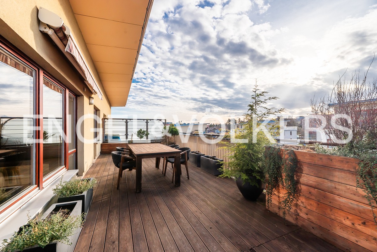 Sunny apartment 3+kt with amazing corner terrace