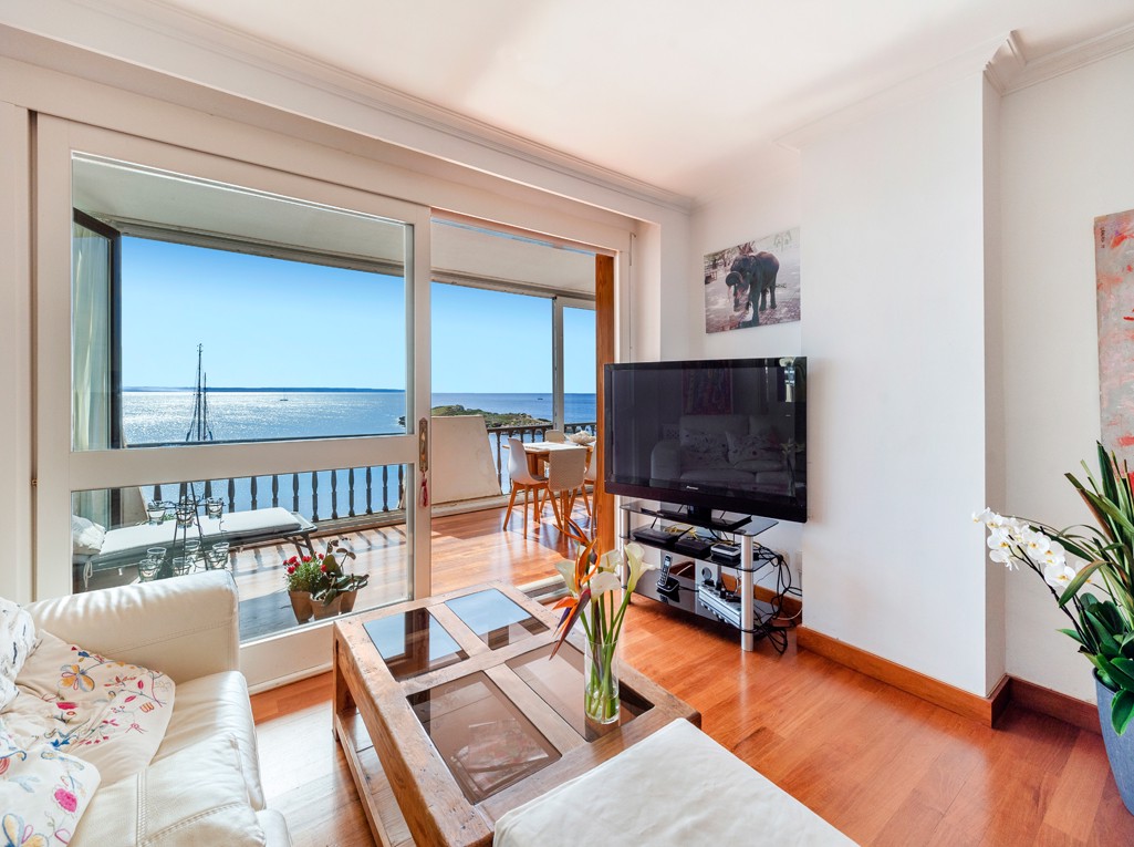 Apartamento en primera línea con impresionantes vistas al mar en Illetes