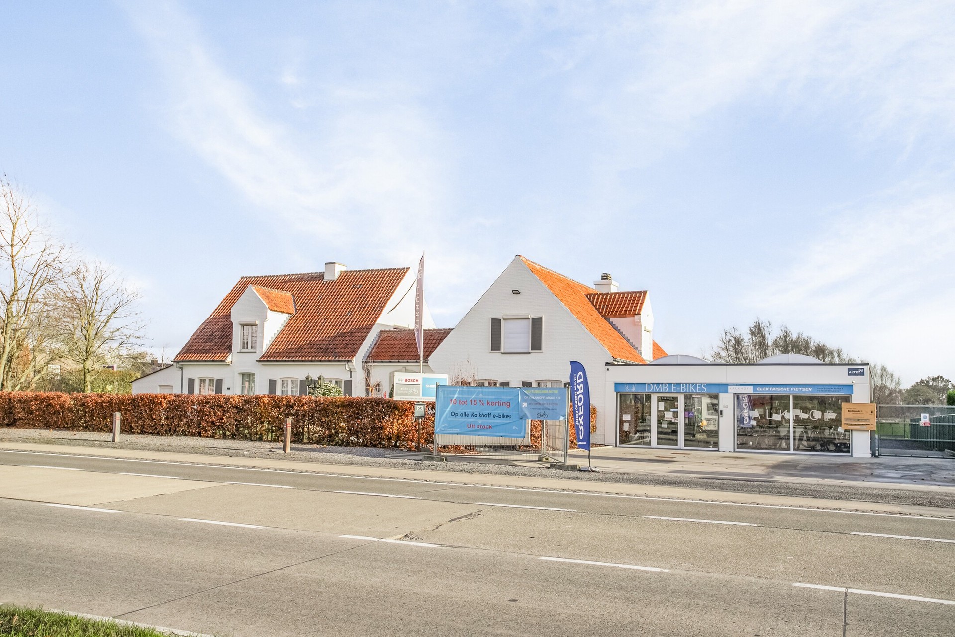 Landhuis met studio en magazijn/commerciële ruimte