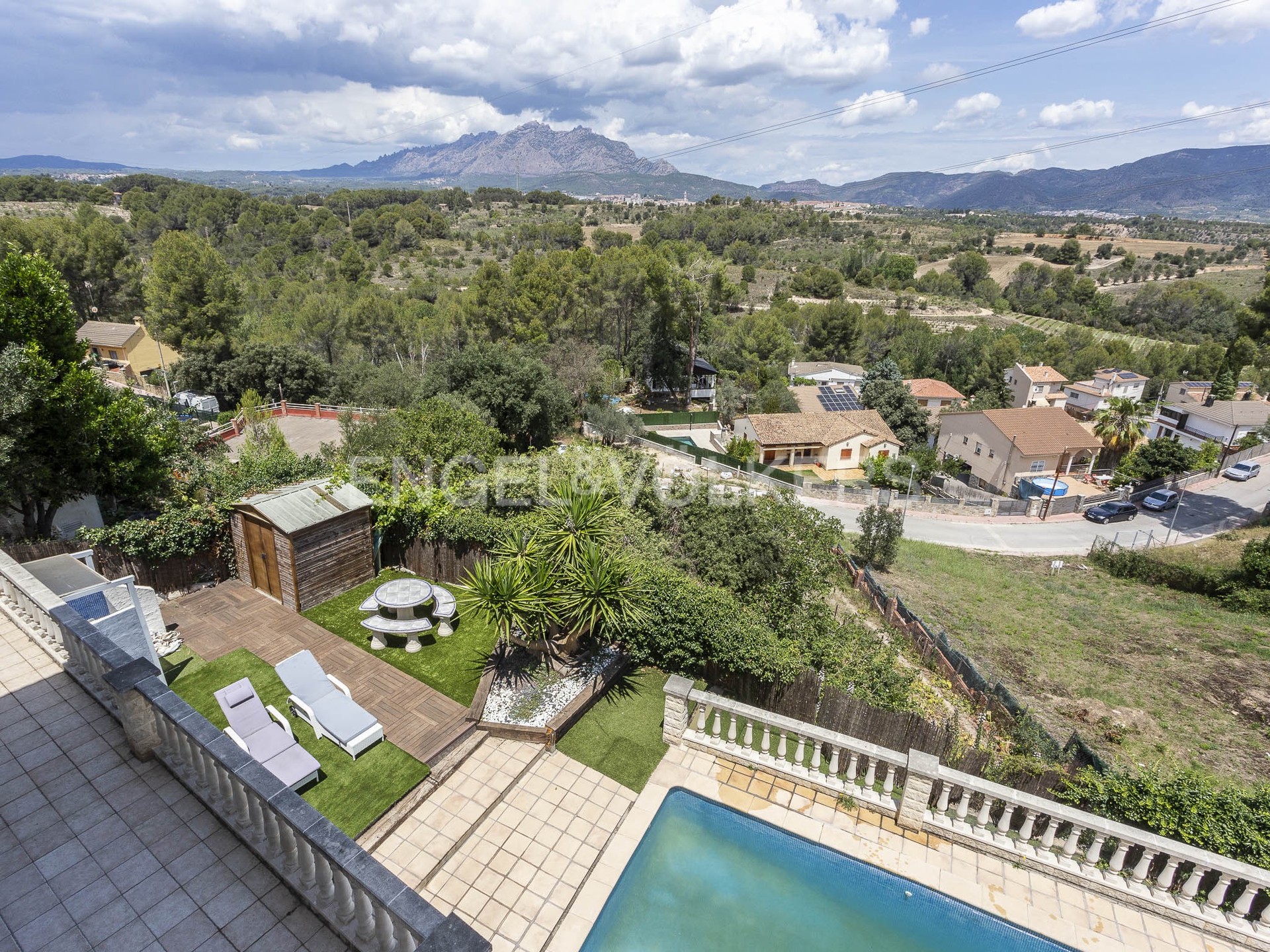Encantadora casa con piscina y vistas a Montserrat