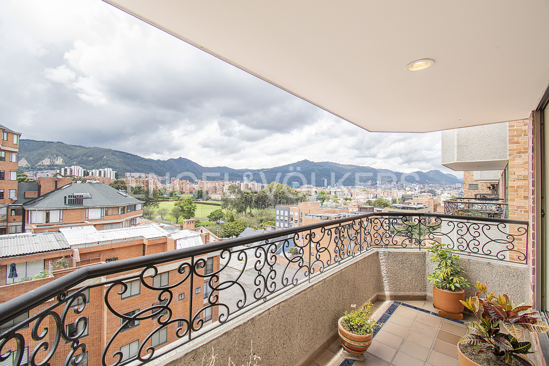Apartamento con balcón y vista para venta en La Calleja