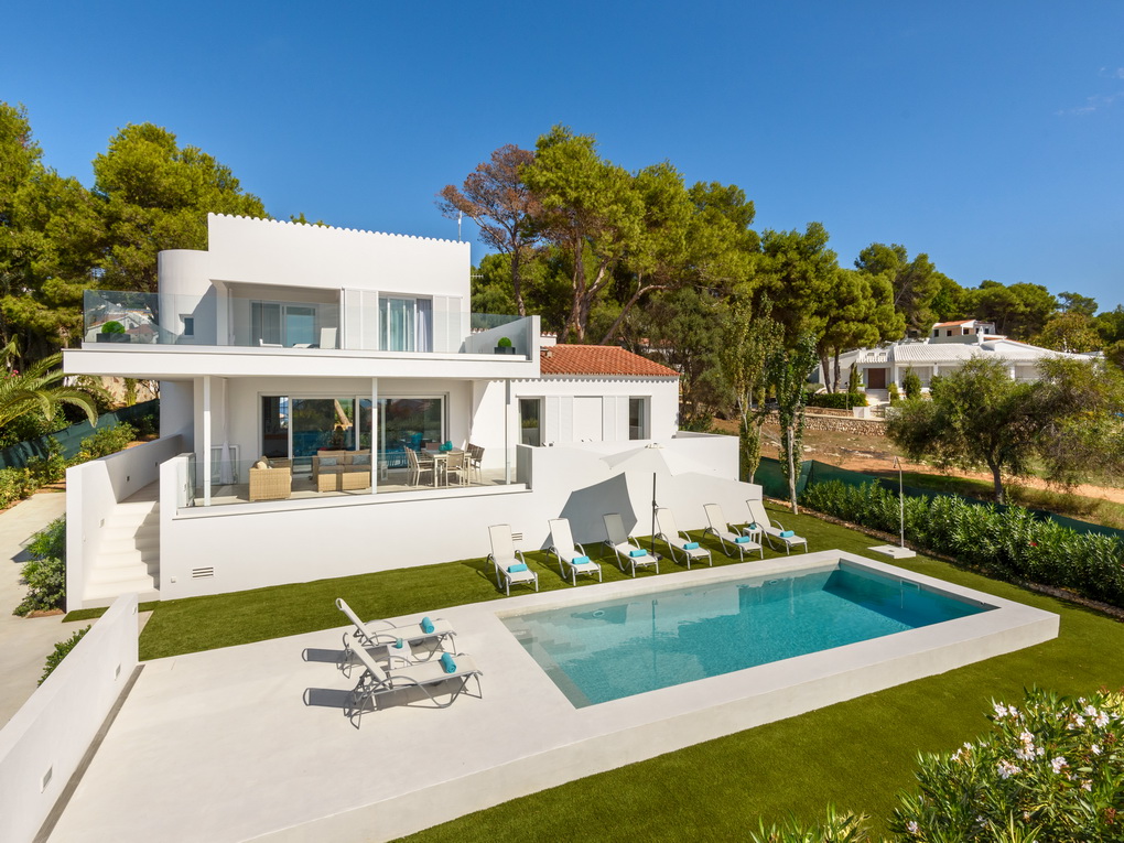 Holiday  Modern villa very close to the beach, Santo Tomás, Menorca