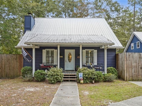 Adorable Two Story Acadian Style Home in Slidell