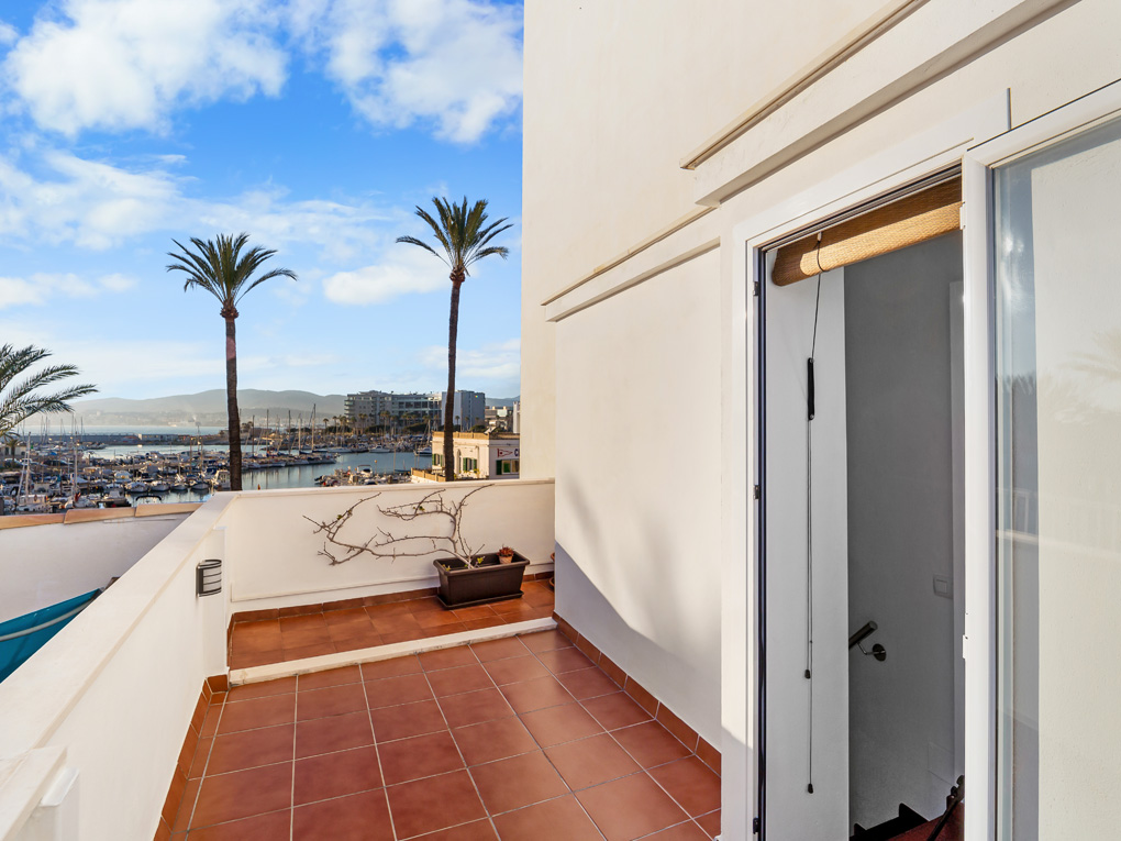 Bonito apartamento reformado con vistas al puerto en Portixol