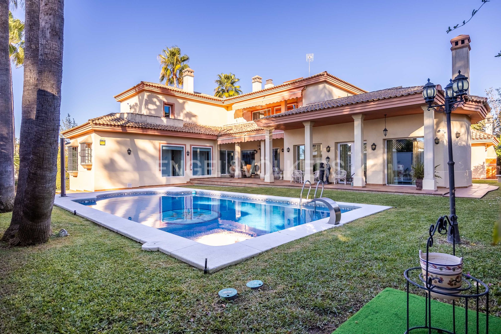 Luxus und Komfort mit Garten und Schwimmbad in Simón Verde, Sevilla