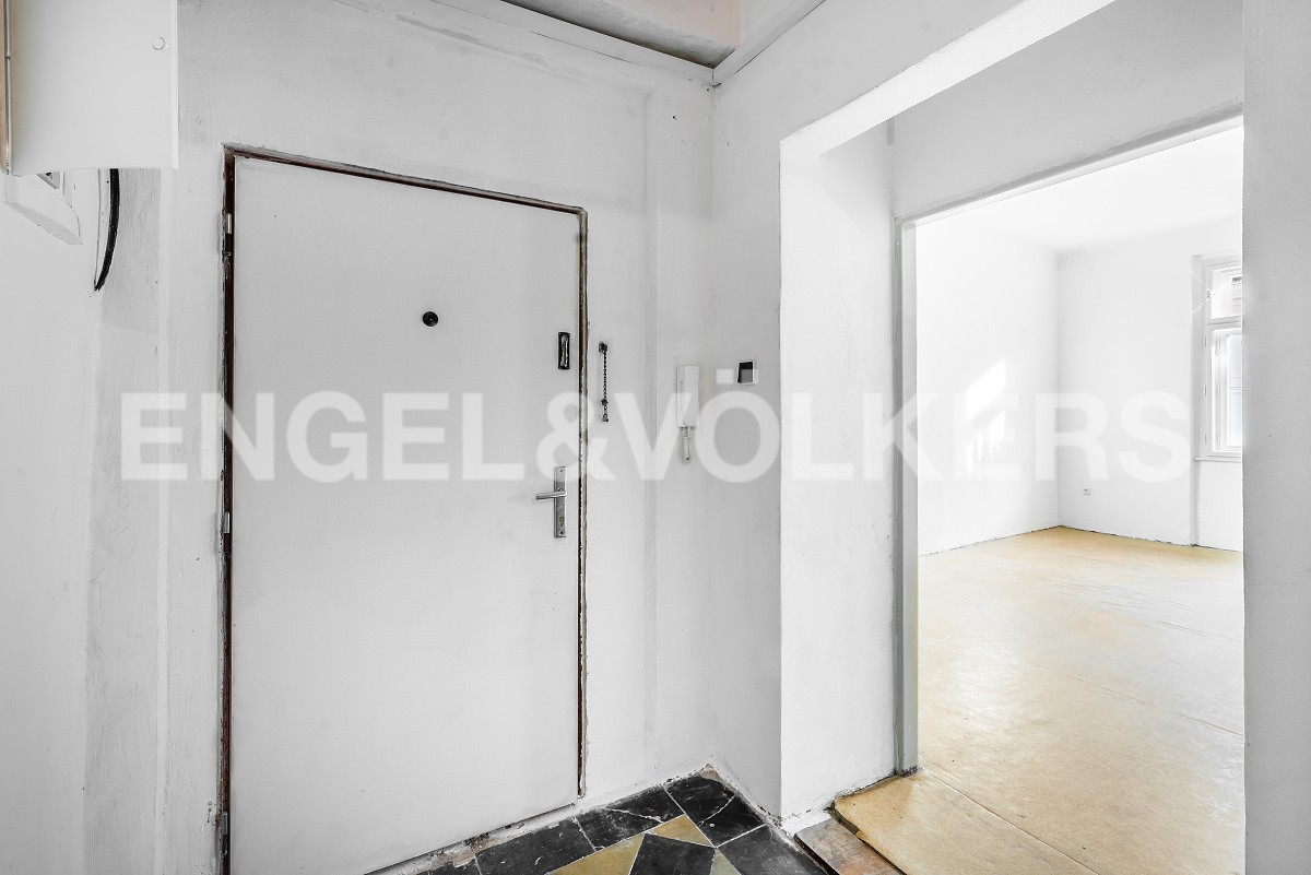 Spacious apartment in the heart of Letná before renovation