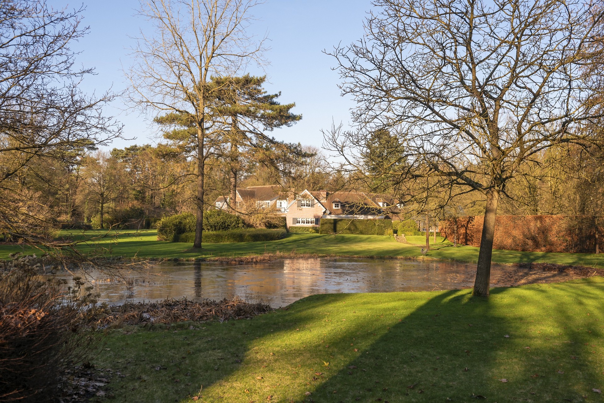 Prachtig domein op ca 3 hectare op toplocatie in Kapellenbos, grenzend aan de RAGC.