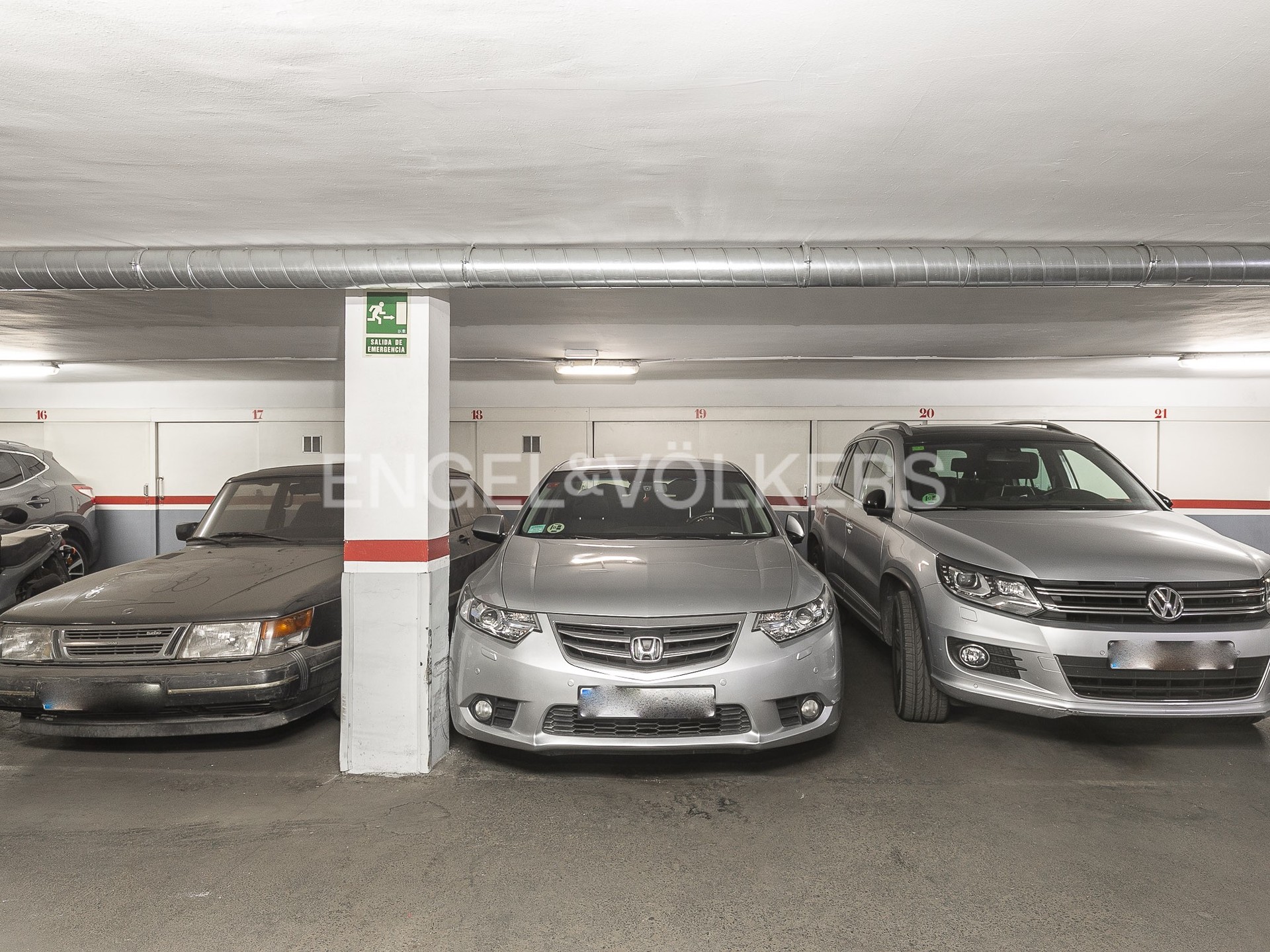 Soleado piso con parking en Muntaner-Bonanova