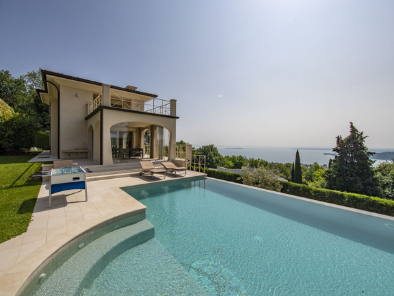 Buy a house in Lake Garda