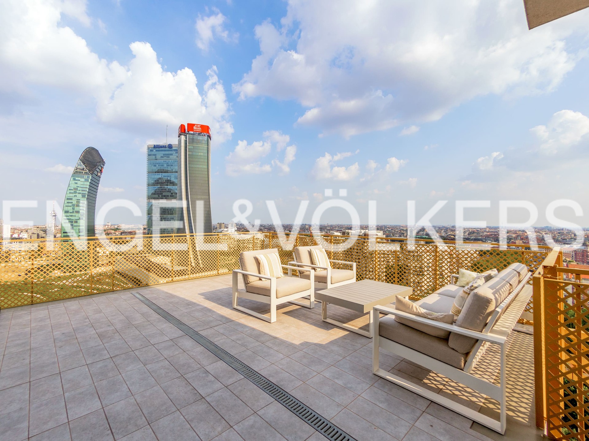 Unrepeatable penthouse with terrace in Citylife