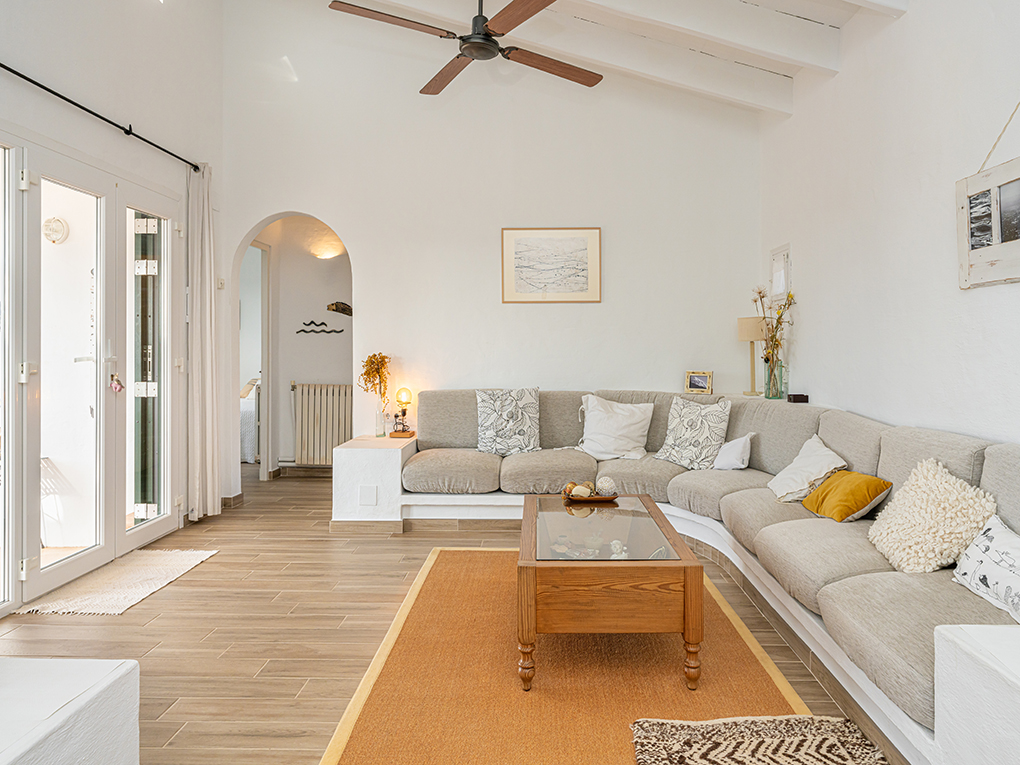 Preciosa villa en primera línea con licencia turística en Binisafua, Menorca
