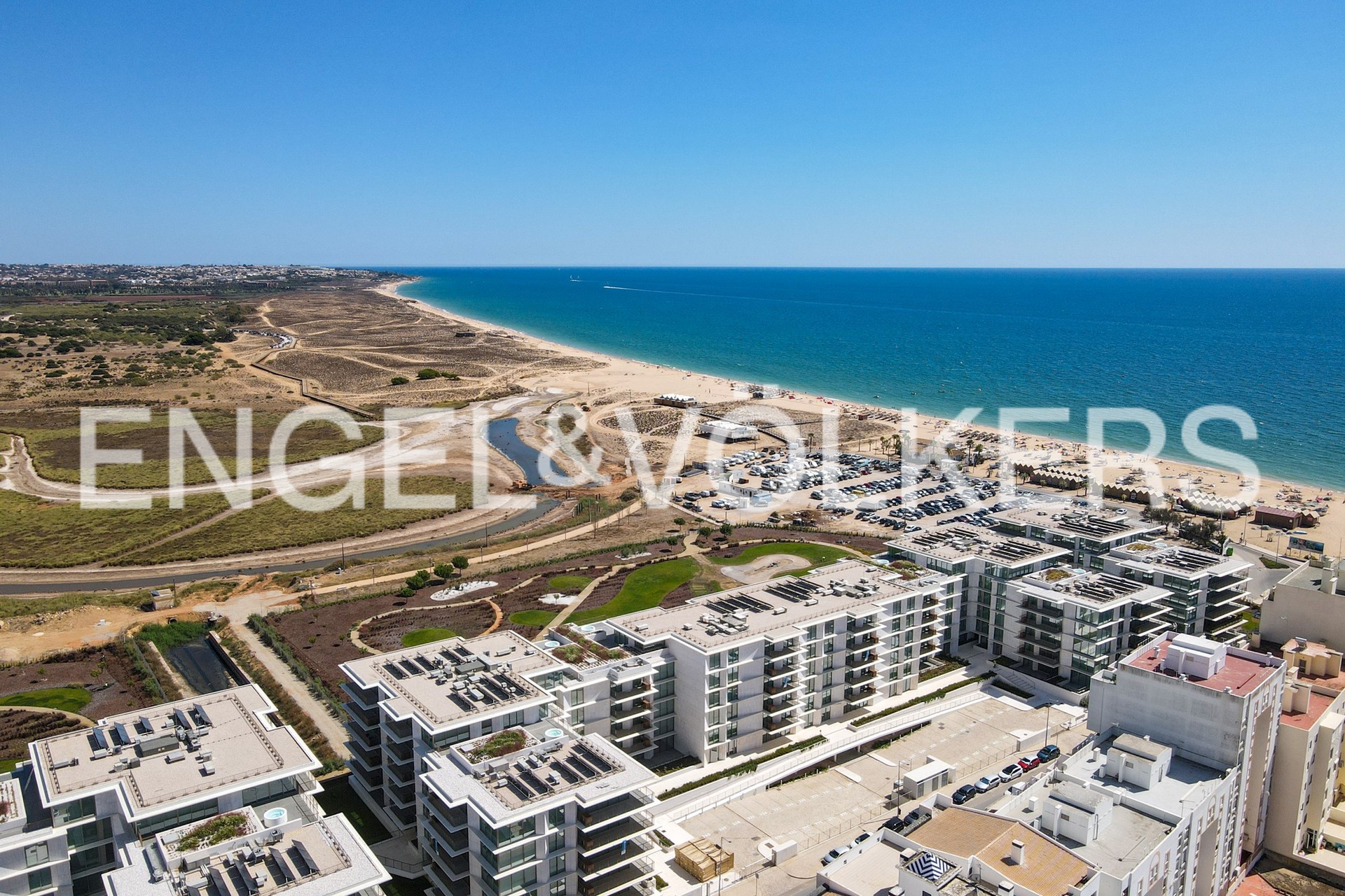 Apartamento T2 de luxo a estrear, com vista mar e a 50 metros da praia