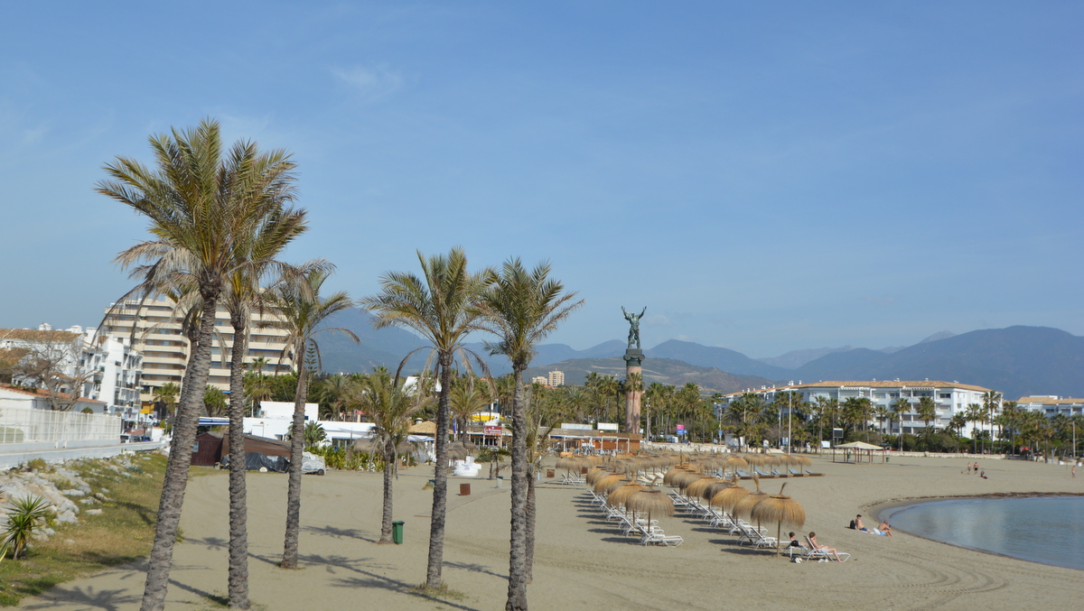 Bright frontline apartment with marina views in Puerto Banus, Marbella