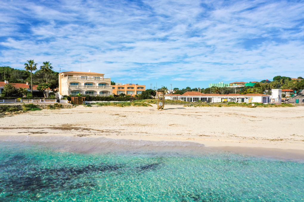 Aparthotel a pie de playa en Punta Prima, Sant Lluís, Menorca