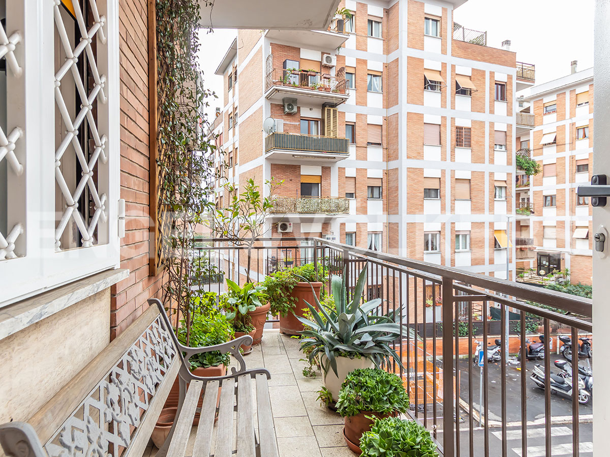 Casaletto: Delizioso appartamento con tre balconi
