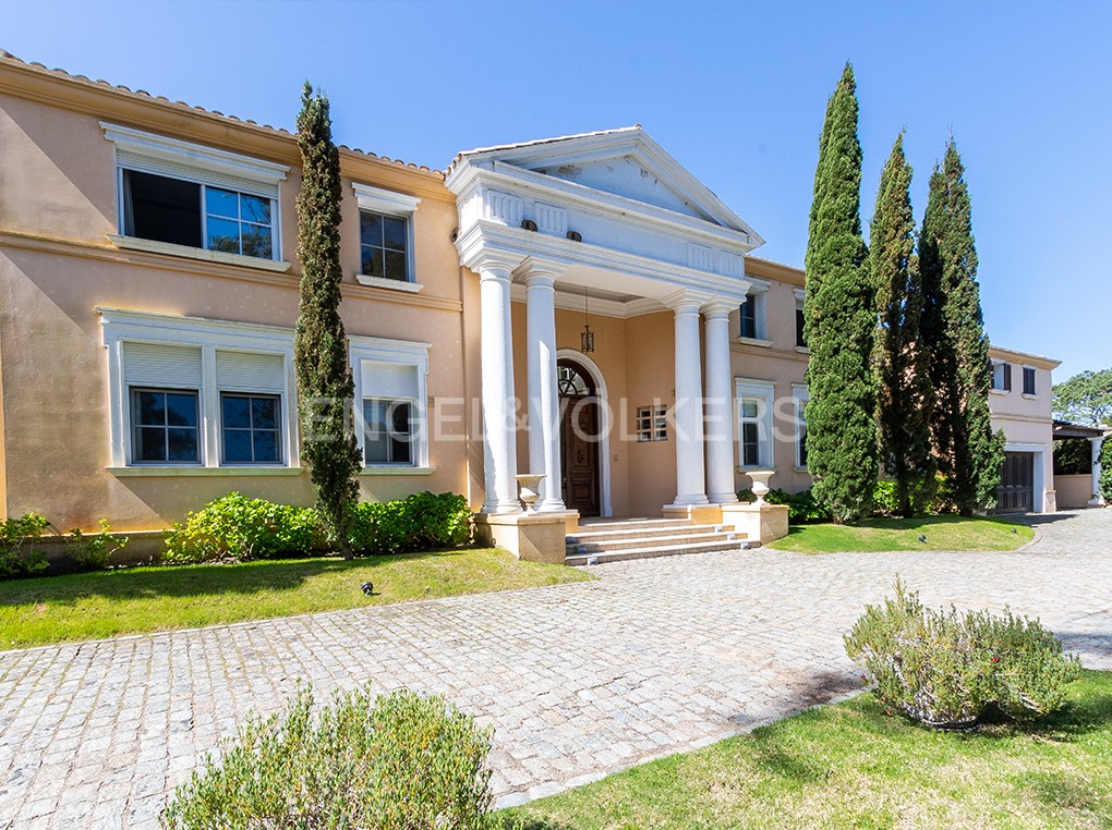 Imponente residencia estilo Villa Italiana