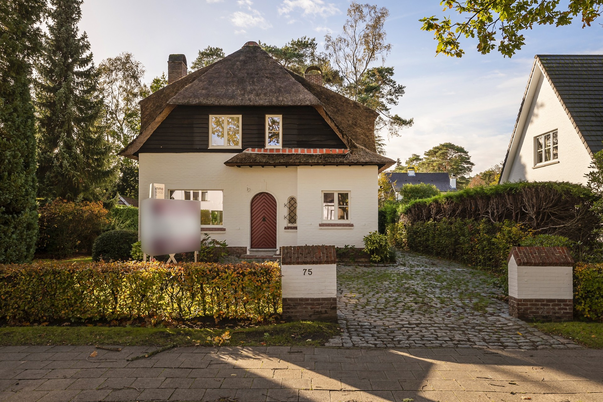 Prachtig gerenoveerde rieten dak woning op toplocatie in Brasschaat !