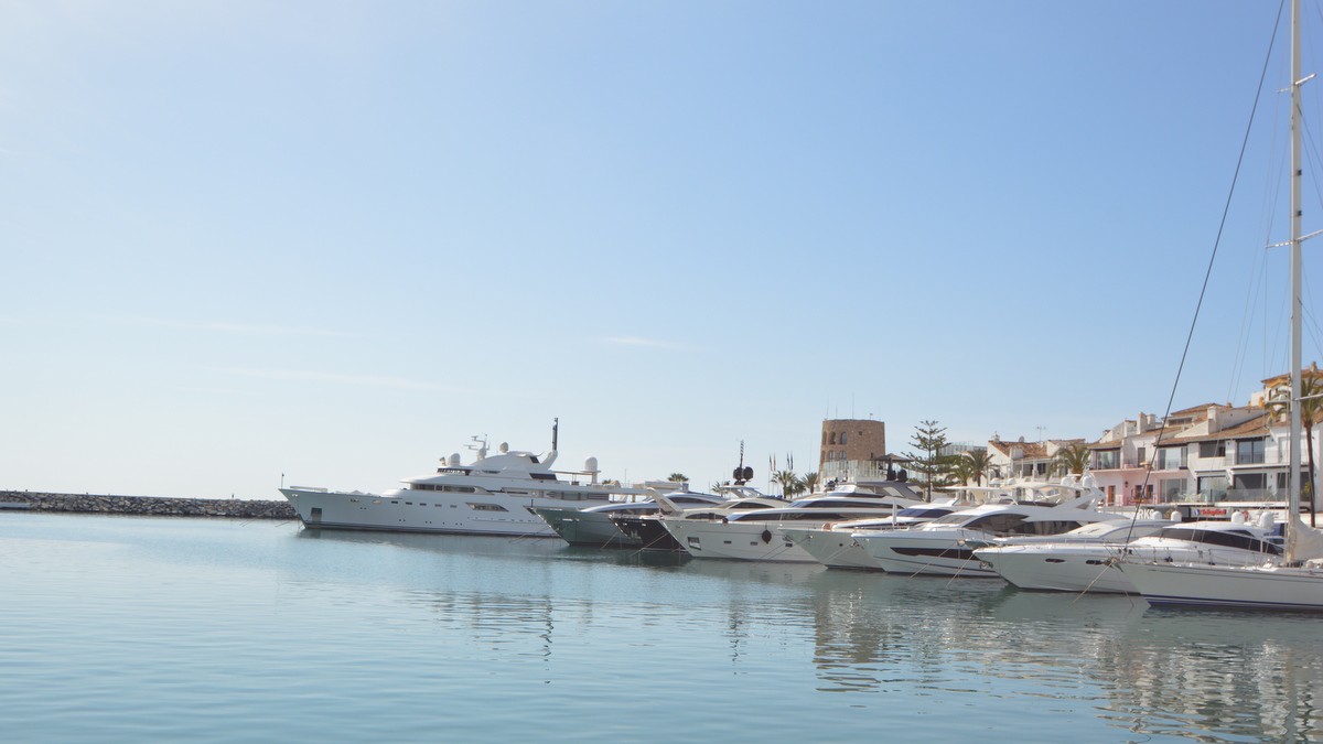 Puerto Banus Marina Harbour Seafront Apartment, Marbella – Updated