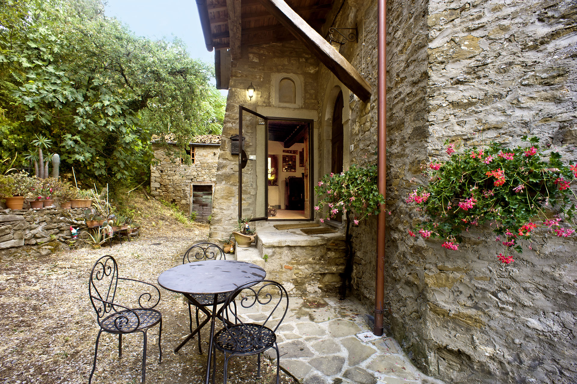 Sky land with garden near Arezzo