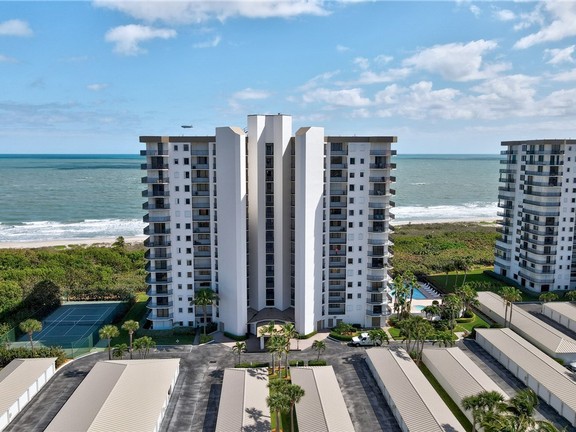 Apartment in Hutchinson Island, Florida