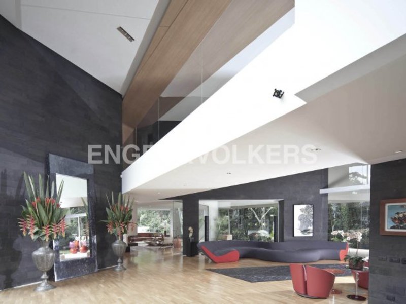 Moderna casa de diseño en Chicó Oriental