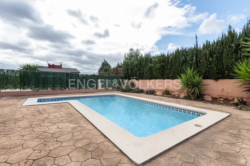 Espaciosa casa con piscina en Chiva