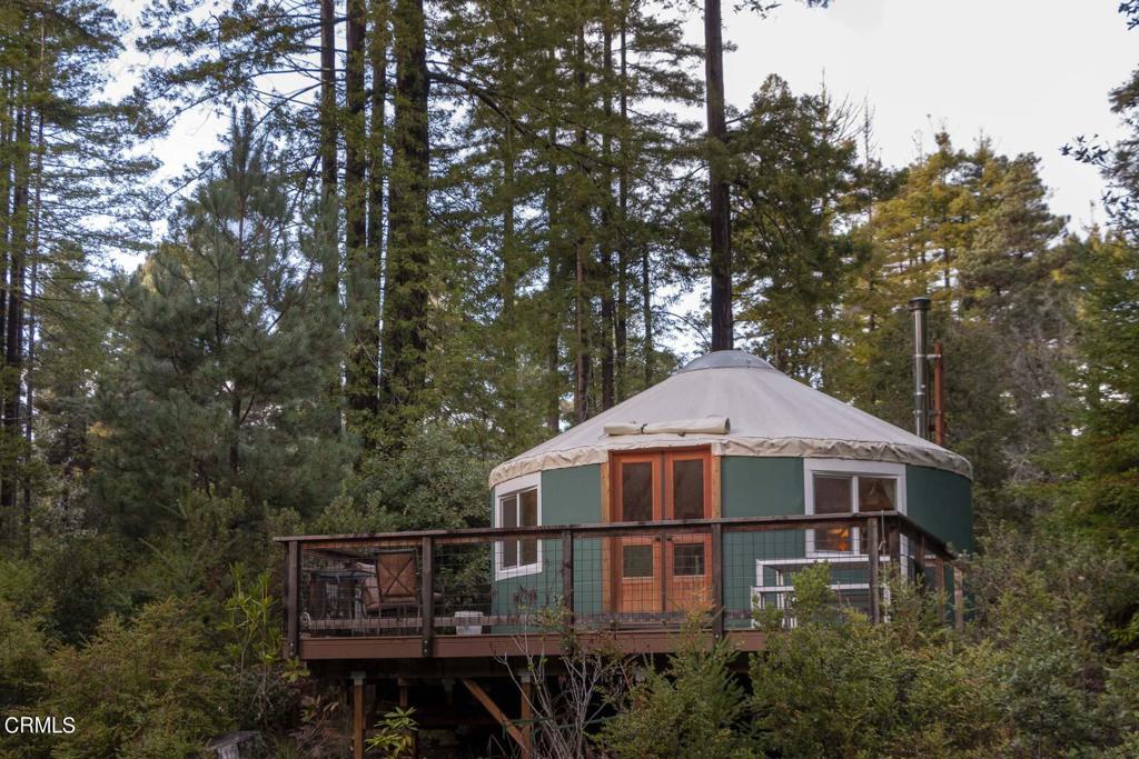 Pacific top yurt company