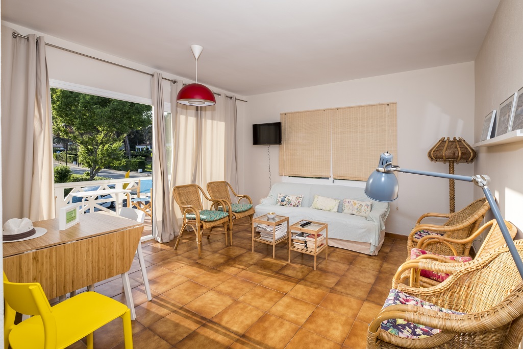 Alquiler vacacional - Bonito apartamento a pie de playa en Santo Tomas, Menorca