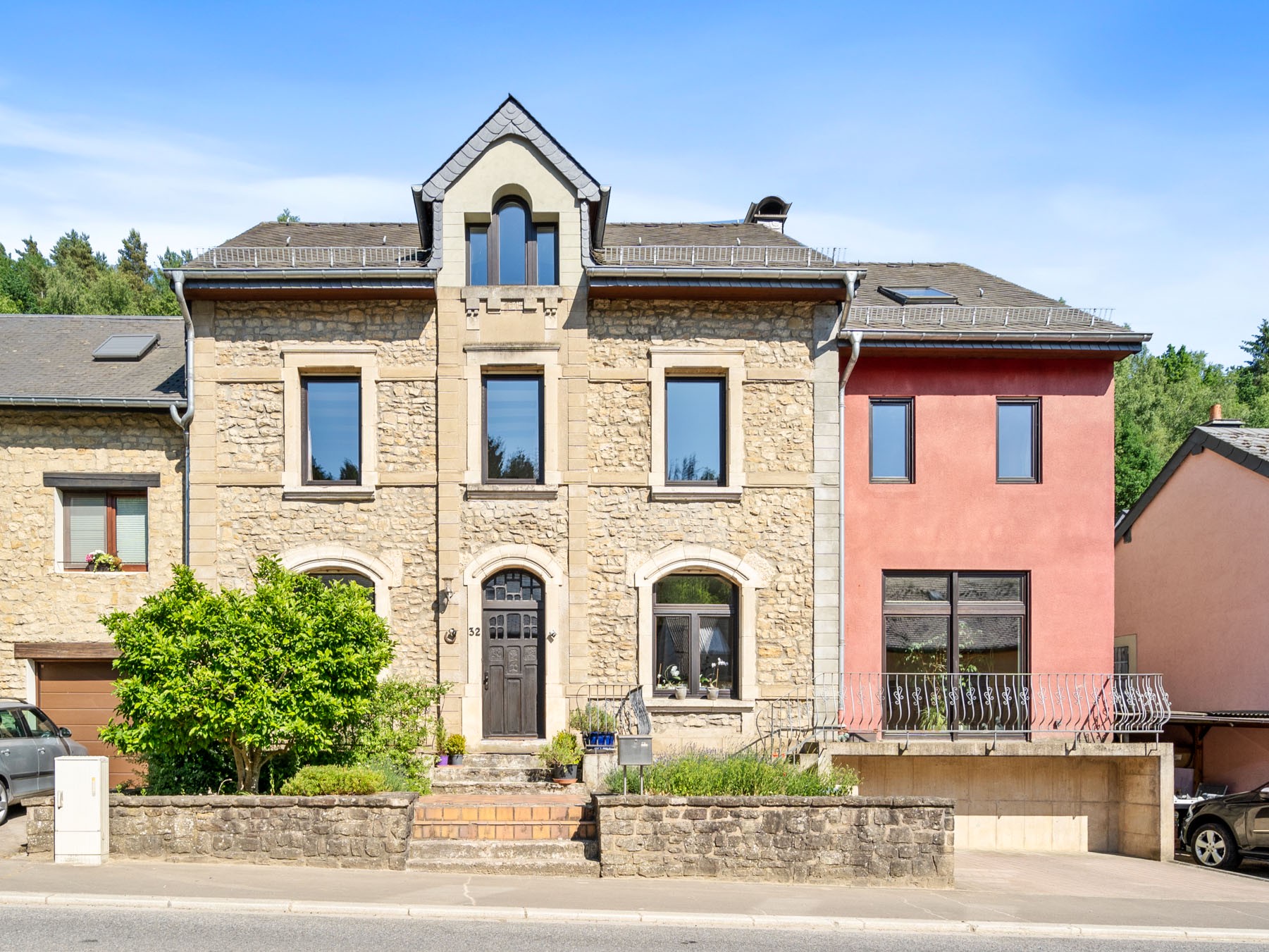 Maison de caract re dans un environnement villageois non loin de