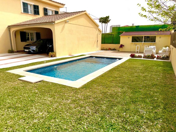Villa with garden and pool in Marratxí