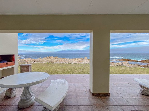 Covered veranda with unimpeded ocean views from Table mountain to Cape Point