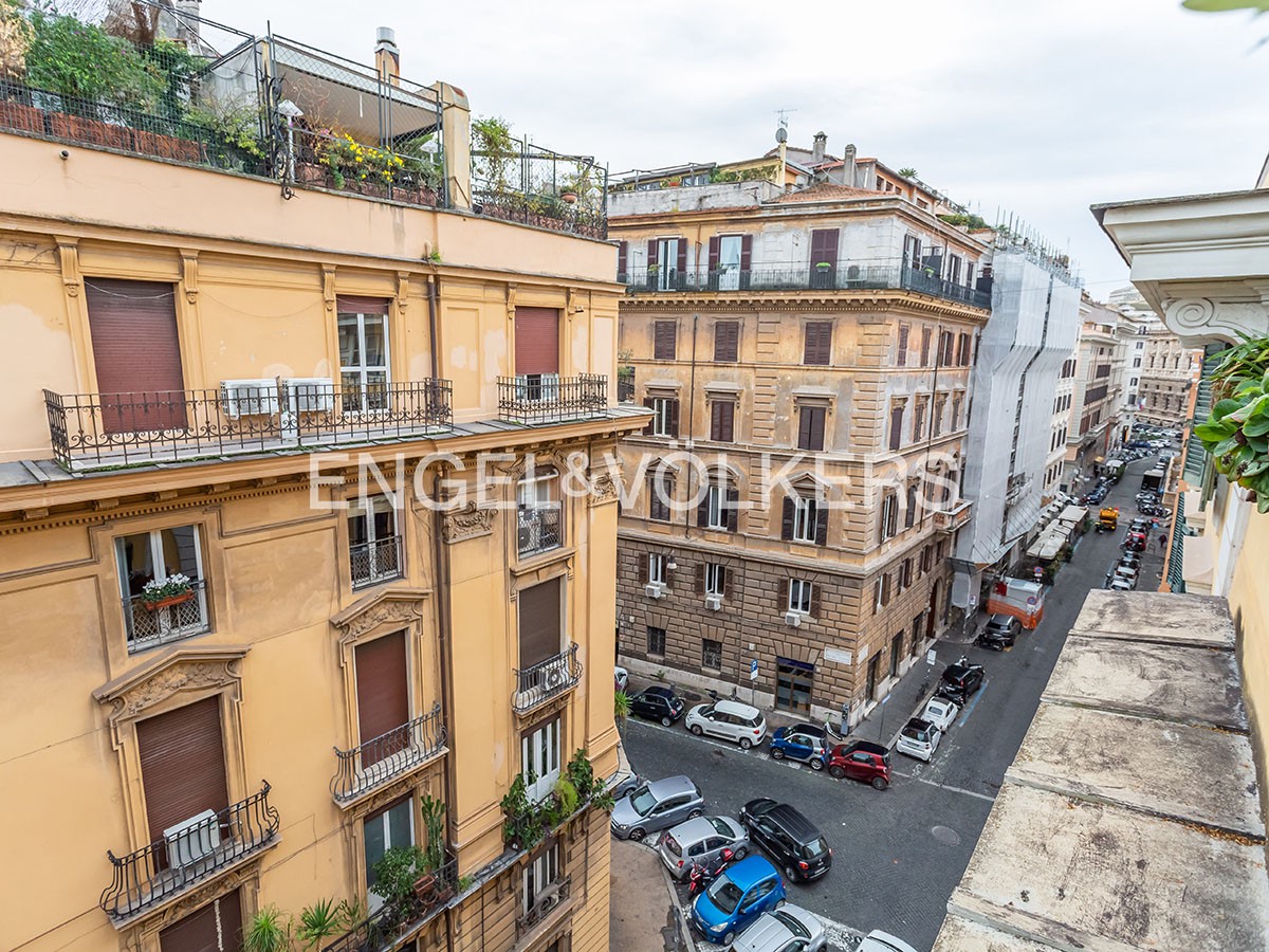 Penthouse with terrace and possibility of parking space in the