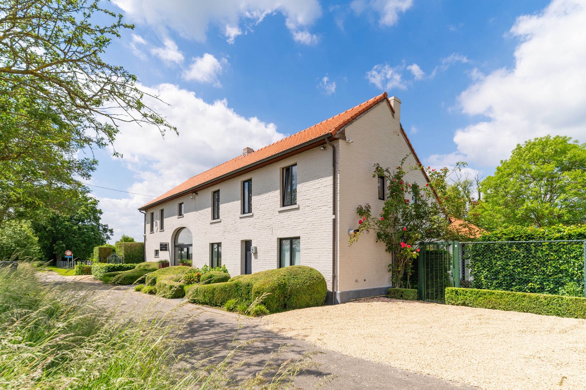 Luxe Villa te Koop in Kortessem: Een Serene Oase te Midden van de Natuur