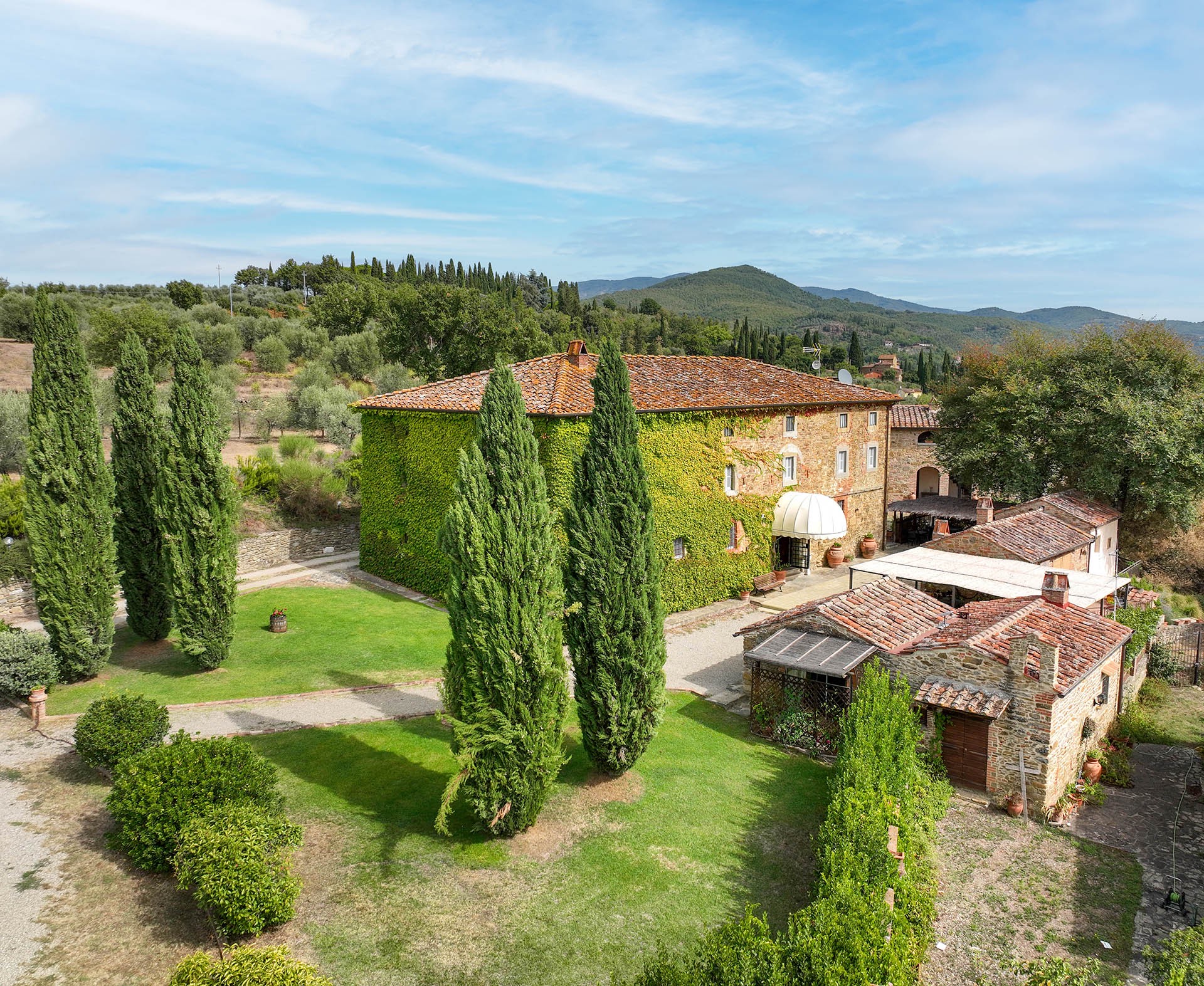 Beautiful stone property built on the remains of a Romanesque Pieve