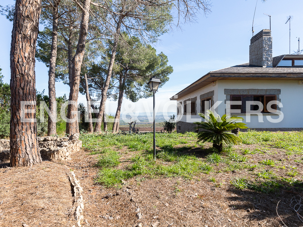 Elegant Villa In Cumbres Of Calicanto