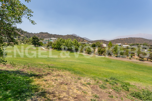 Sitio a orillas de cancha de golf, oriente, en Valle Escondido