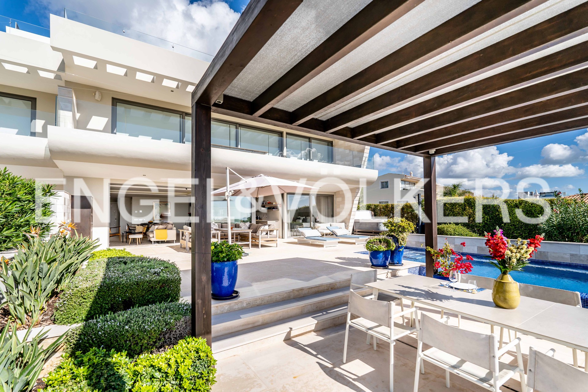 Restaurante vista Mar em espaço único na Marina de Portimão