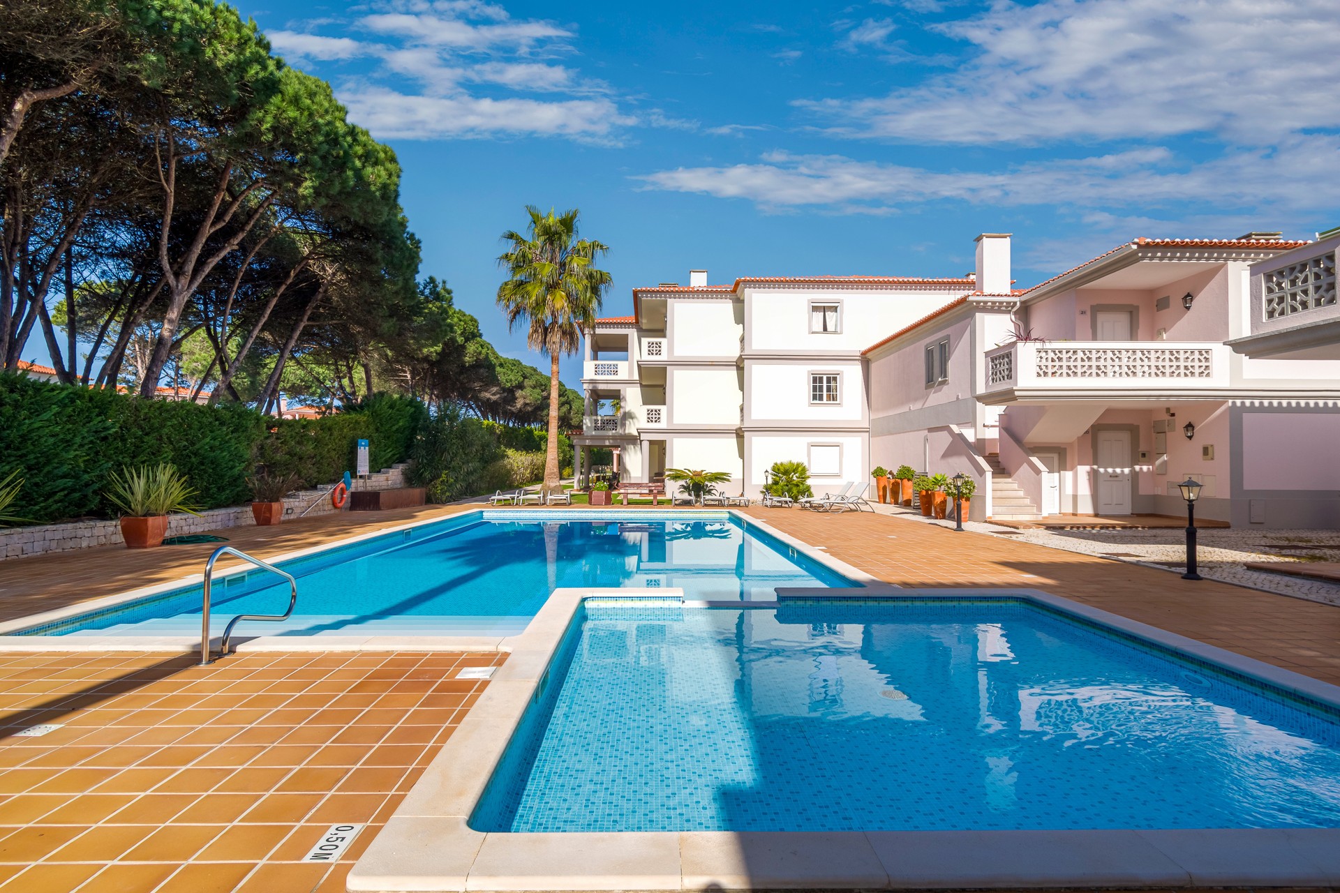 Elegancia junto al mar: Retiro de 3 camas con piscina, acceso al golf y el encanto de Óbidos y Peniche.