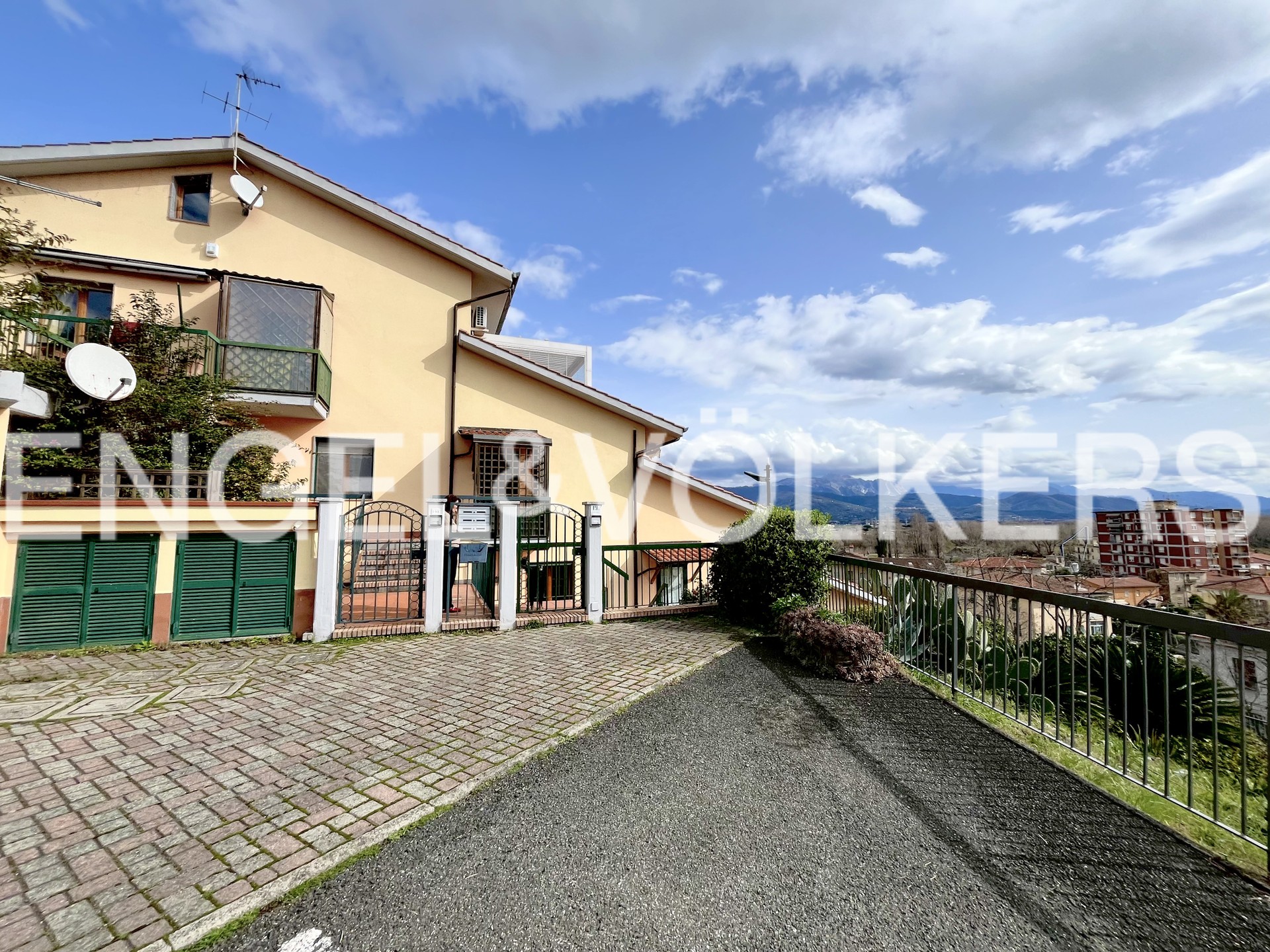 Terraced house in Romito Magra (SP)