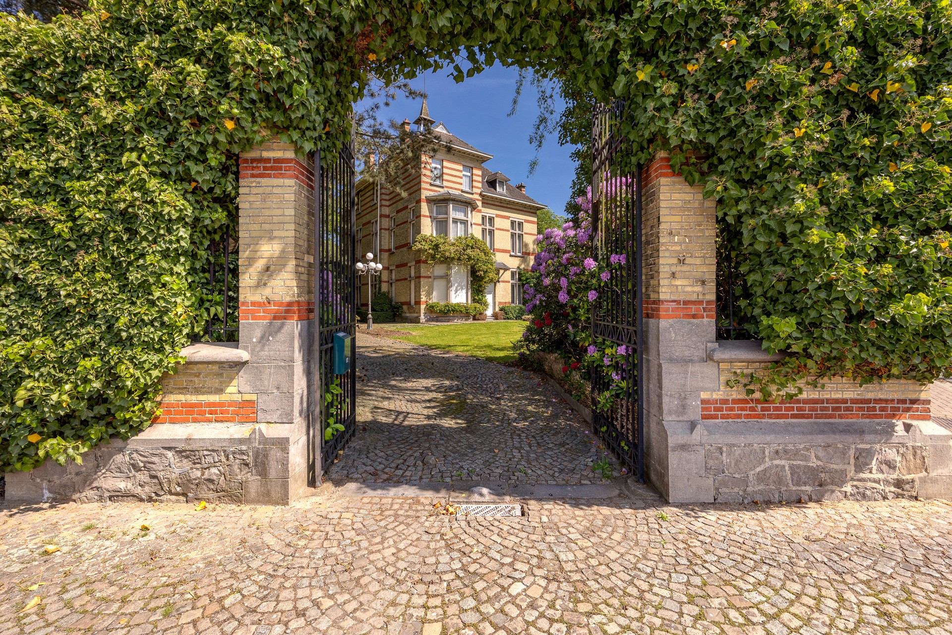 Prachtige Eclectische Villa met Historische Allure