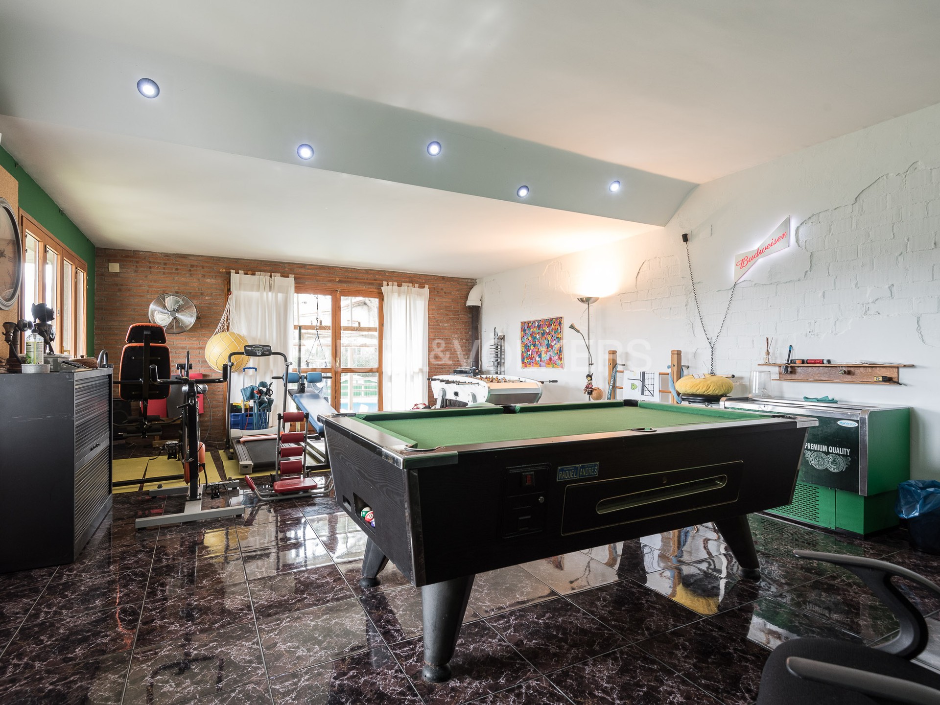 Andre's Pool tables