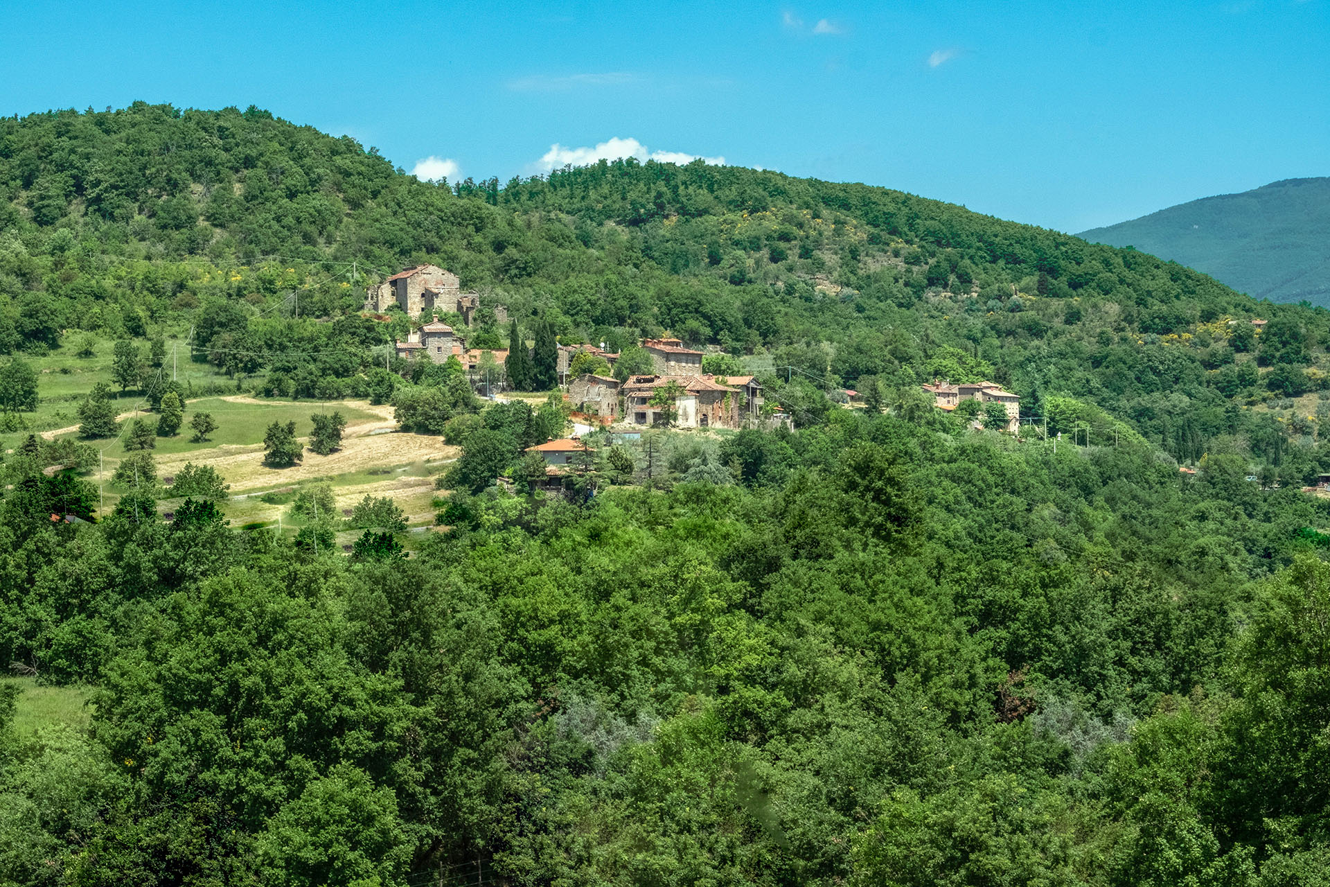 Sky land with garden near Arezzo