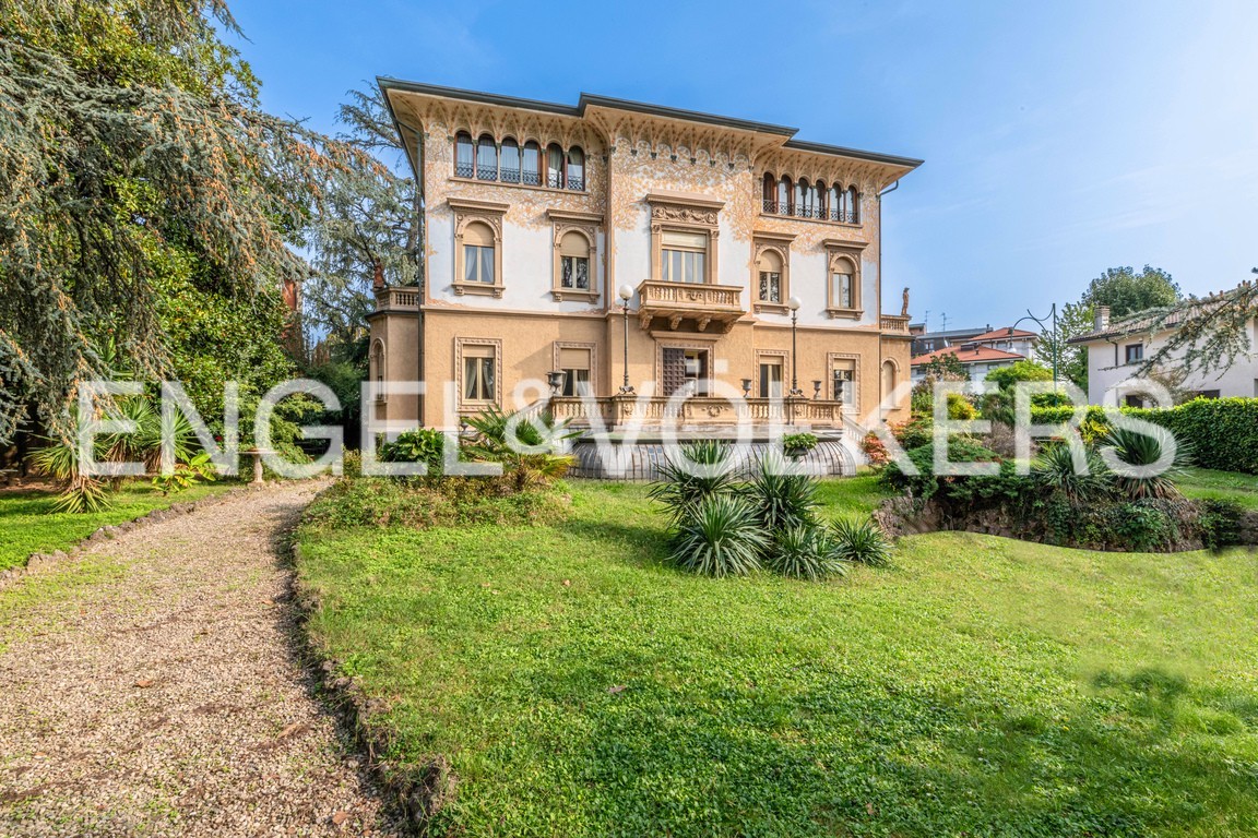 Villa Bassetti: a beautiful Mansion near Milano