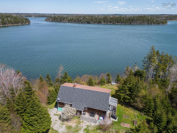 Single-Family in Morris Island, Nova Scotia