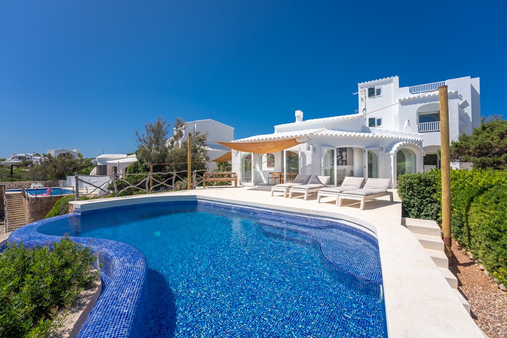 Alquiler vacacional - Villa con piscina y estupendas vistas a la playa en Cala Morell, Menorca