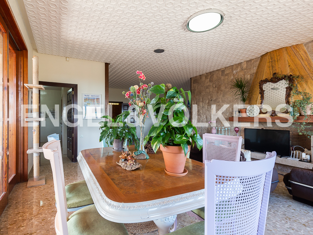 Elegant Villa In Cumbres Of Calicanto